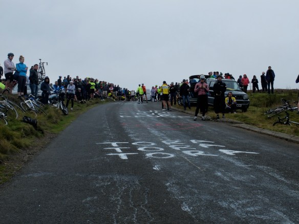 Tour of Britain, Stage 4 - a big crowd awaits the riders' arrival