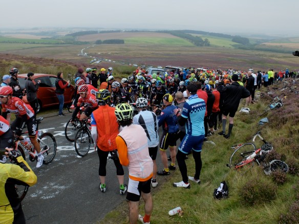 Tour of Britain, Stage 4 - the peloton on the Rigg